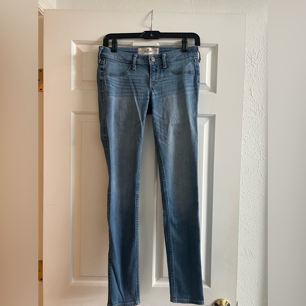 Hollister Lightwash Women’s Skinny Jeans size 3R (w 26, L29)